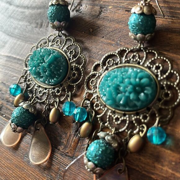 Vintage Floral Teal Earrings - Picture 3 of 3